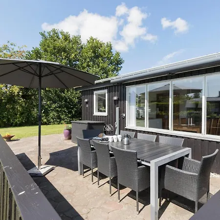 Casa de Férias Nice Home In Grenaa With Wifi *